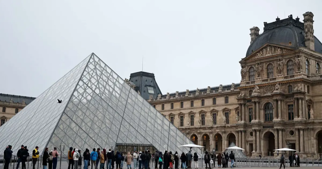 La directora del Museo del Louvre renuncia en medio de una crisis provocada por un robo millonario y fallos estructurales