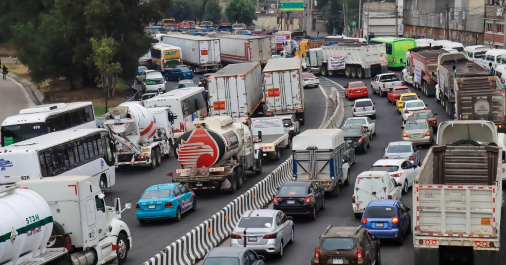 Megamarcha en Ciudad de México provoca bloqueos y afectaciones viales este 25 de febrero