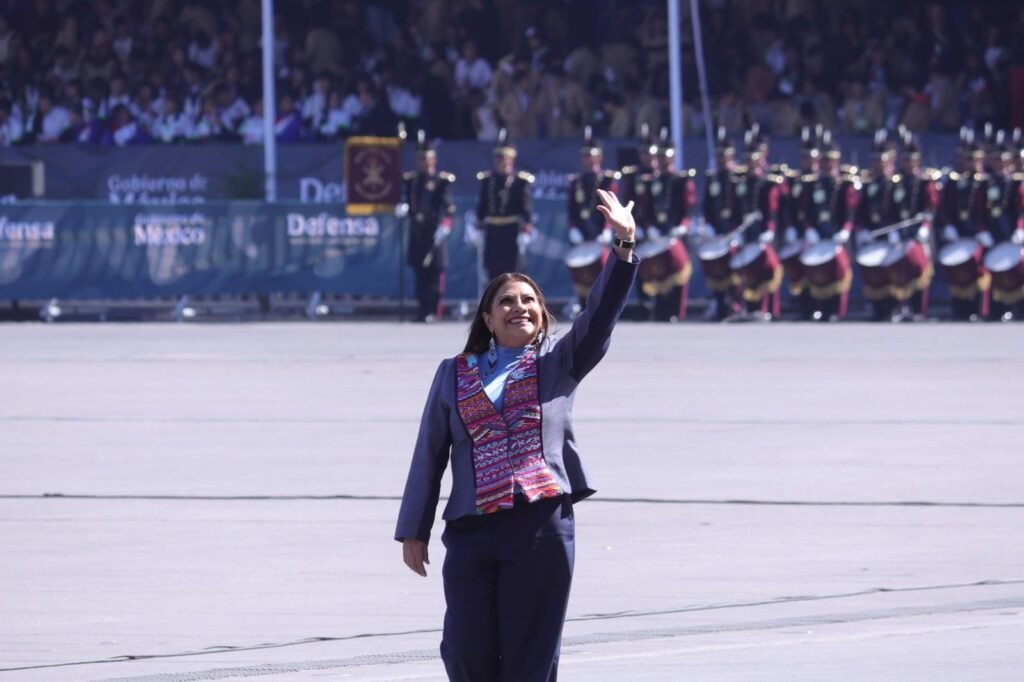 Clara Brugada honra la Marcha de la Lealtad junto a Claudia Sheinbaum y reivindica la defensa de las instituciones