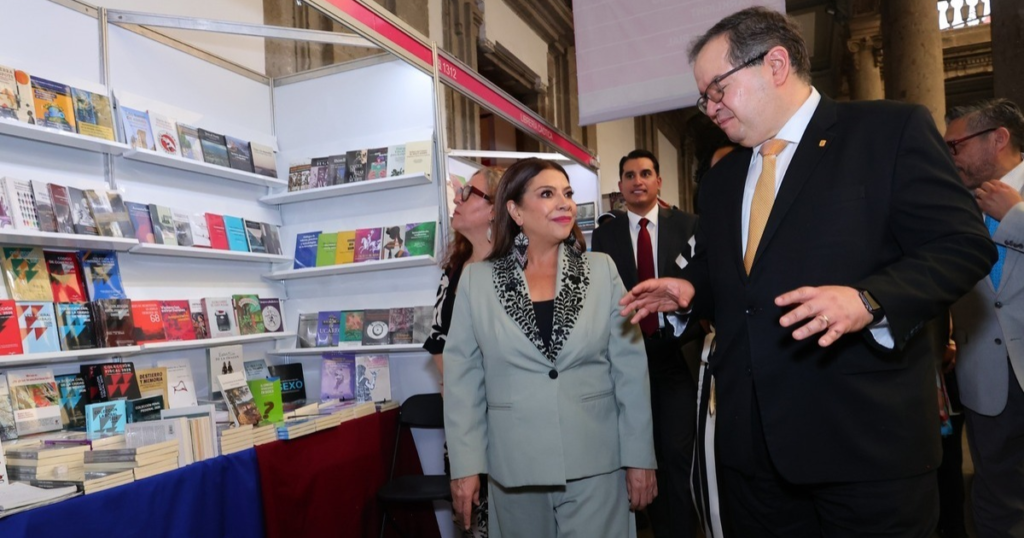 Clara Brugada impulsa la lectura en la 47ª Feria Internacional del Libro del Palacio de Minería