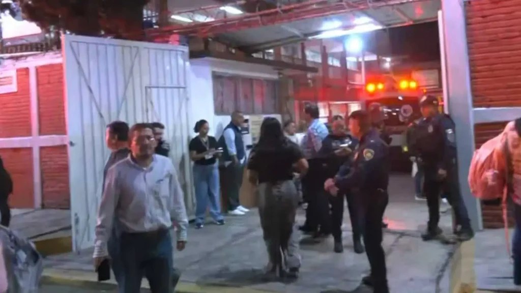 Investigan causas de desmayos en Secundaria 113 de Iztapalapa; 18 alumnos fueron atendidos