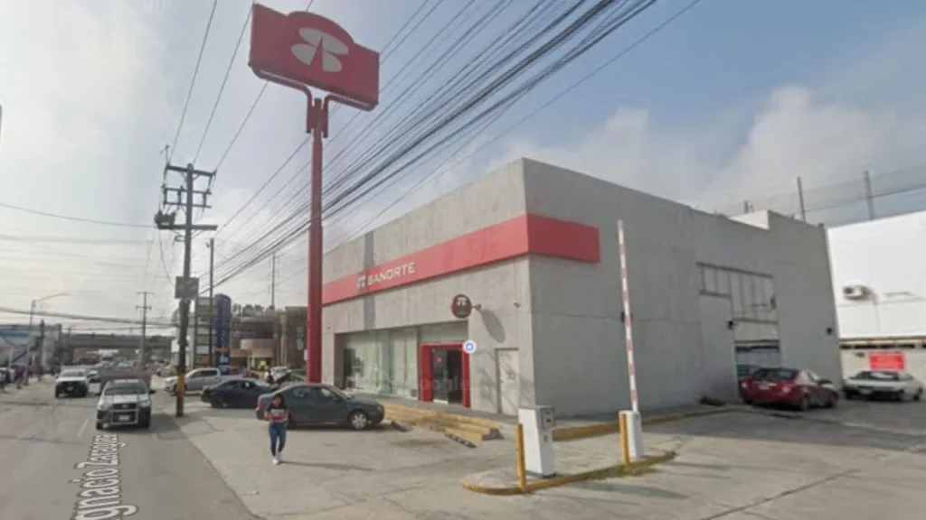 Cliente de banco es despojado de 90 mil pesos tras retirarlos en Monterrey