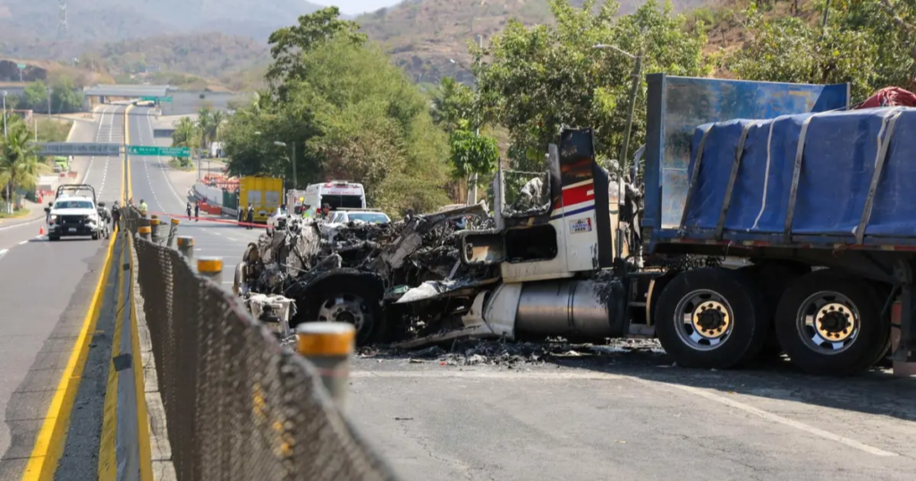 Ola de violencia tras operativo federal dejó al menos dos conductores muertos y más de 200 camiones incendiados