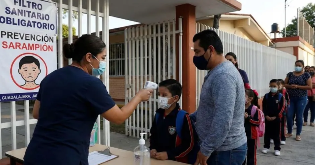 El sarampión afecta a comunidades escolares en Jalisco y mantiene en alerta a familias