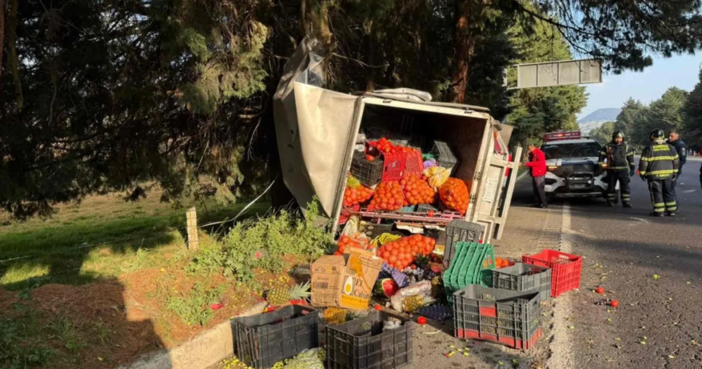 Volcadura en la México-Cuernavaca complica el tránsito en Tlalpan