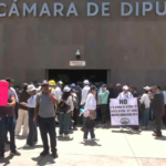 Jubilados de CFE protestan por pensiones: una lucha que refleja preocupación por el retiro digno