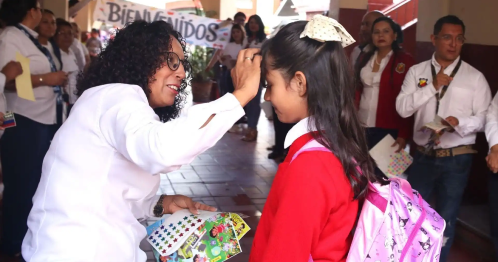 Estudiantes se preparan para el regreso a clases tras vacaciones de Semana Santa 2026