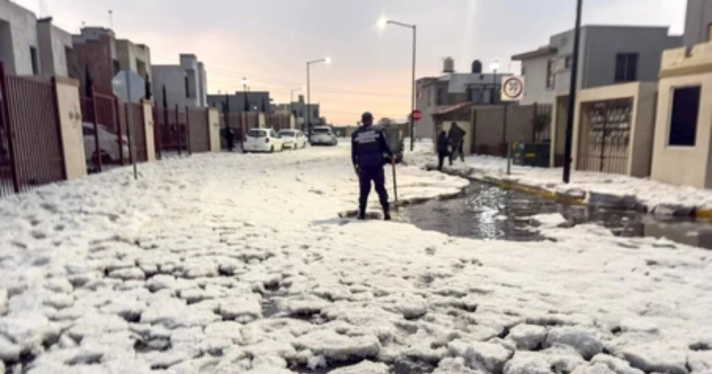 Tormenta cubre de hielo la autopista México-Pachuca y genera afectaciones viales