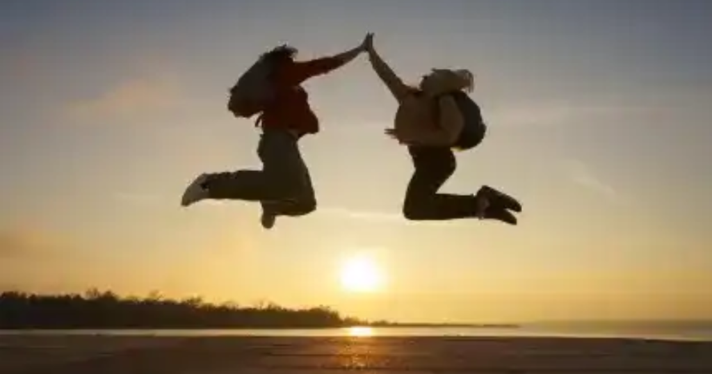 México sale del top 10 de países más felices y crece preocupación por redes sociales