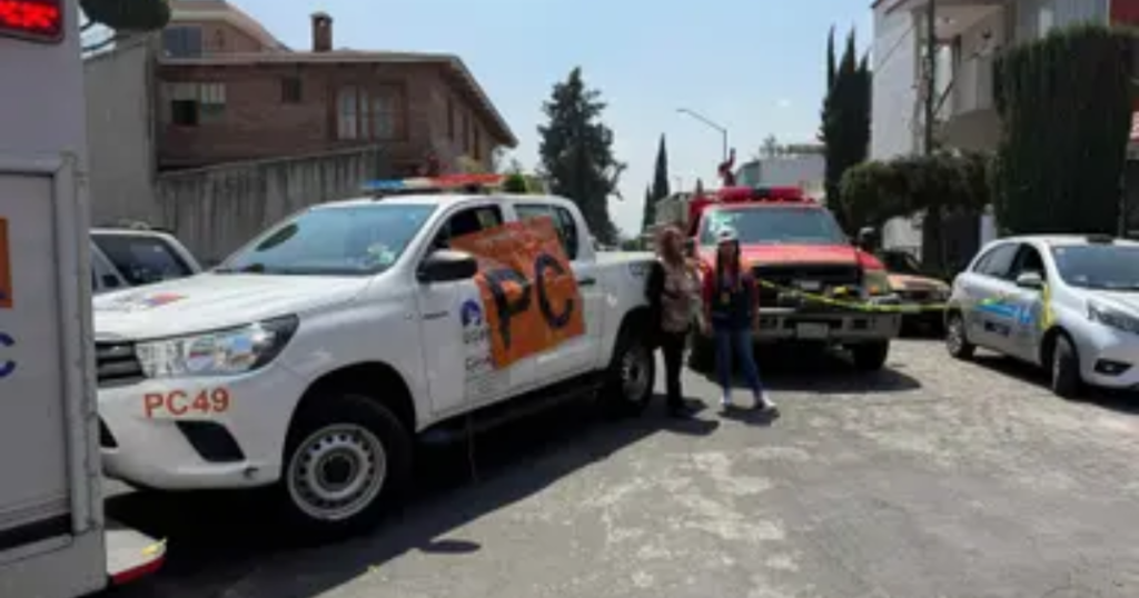 Incendio en vivienda de Coyoacán moviliza a cuerpos de emergencia en la Ciudad de México