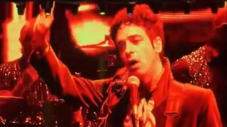Gustavo Cerati regresa a los escenarios en forma de holograma y emociona a sus fans