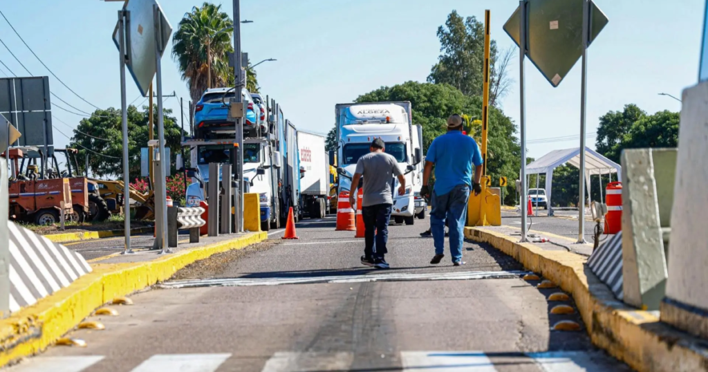 Bloqueo en la México-Querétaro afecta a miles de personas este 6 de abril