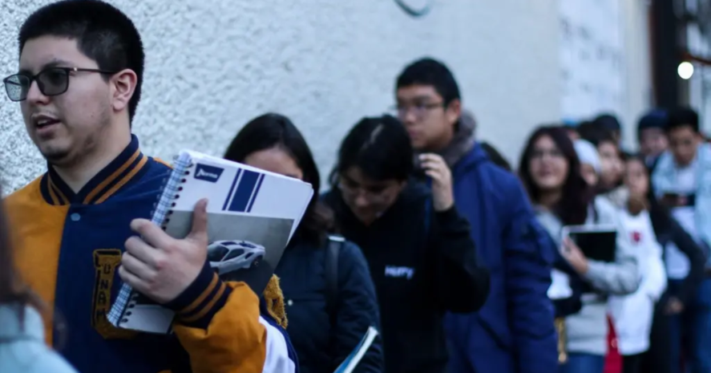 Registro a “Mi derecho, mi lugar” 2026: jóvenes buscan asegurar su lugar en preparatoria sin examen
