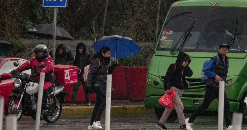 Lluvias y granizo en CDMX: así afectará el clima de hoy a las familias capitalinas