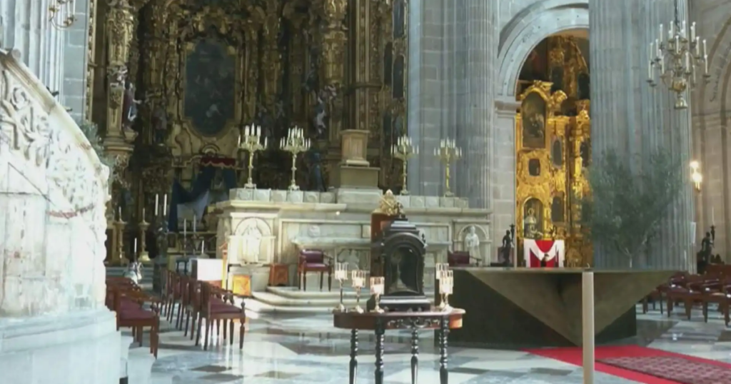 Fe y comunidad: Catedral Metropolitana reúne a cientos en el Viacrucis de Viernes Santo