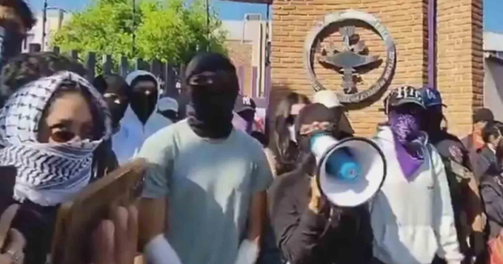 Estudiantes de la UAEM logran reabrir plantel tras más de un mes de protesta en Cuernavaca