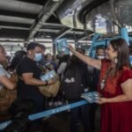 Clara Brugada lleva libros al Cablebús: así funciona “Lectura en las Alturas” en Iztapalapa