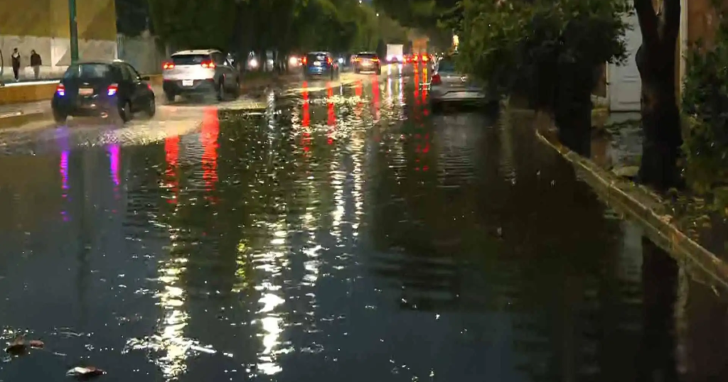Lluvias en CDMX dejan encharcamientos en Iztapalapa y complican traslados