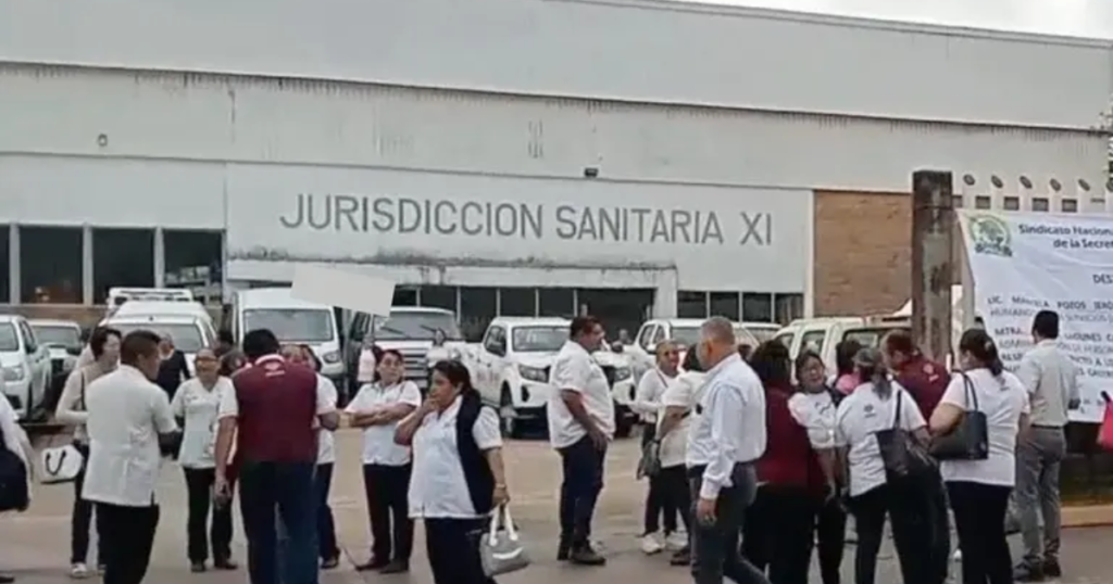 Empleados del sector salud protestan en Córdoba-Orizaba por falta de insumos médicos