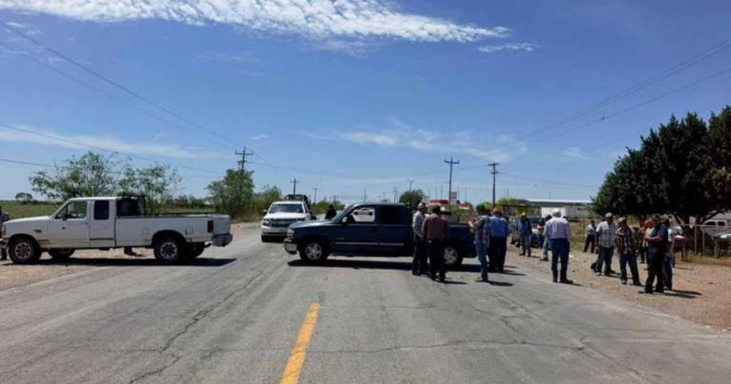 Productores y agricultores bloquean carretera en Tamaulipas en busca de atención a sus demandas