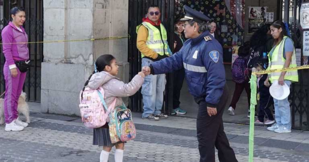 Más de 28 millones de estudiantes regresan a clases en México entre retos y emociones encontradas