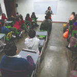 México busca reducir uso de celulares en escuelas para mejorar el aprendizaje
