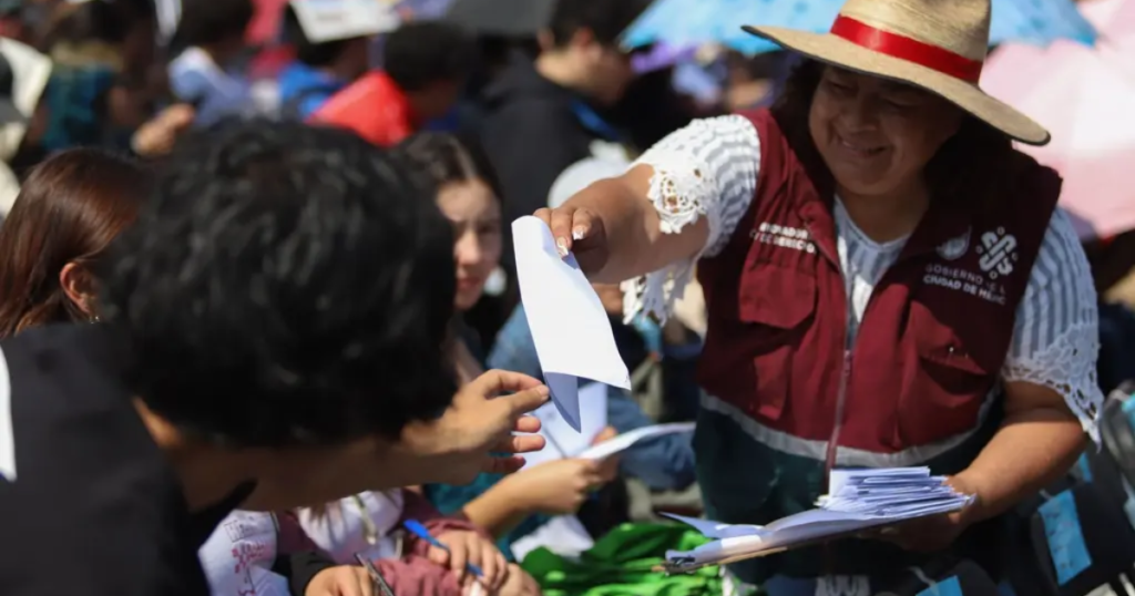 La Beca de Transporte para universitarios ya se entrega en CDMX y miles de jóvenes serán beneficiados