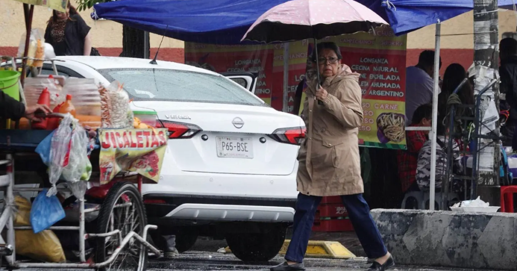 Lluvias y ambiente cálido marcarán el día en el Valle de México