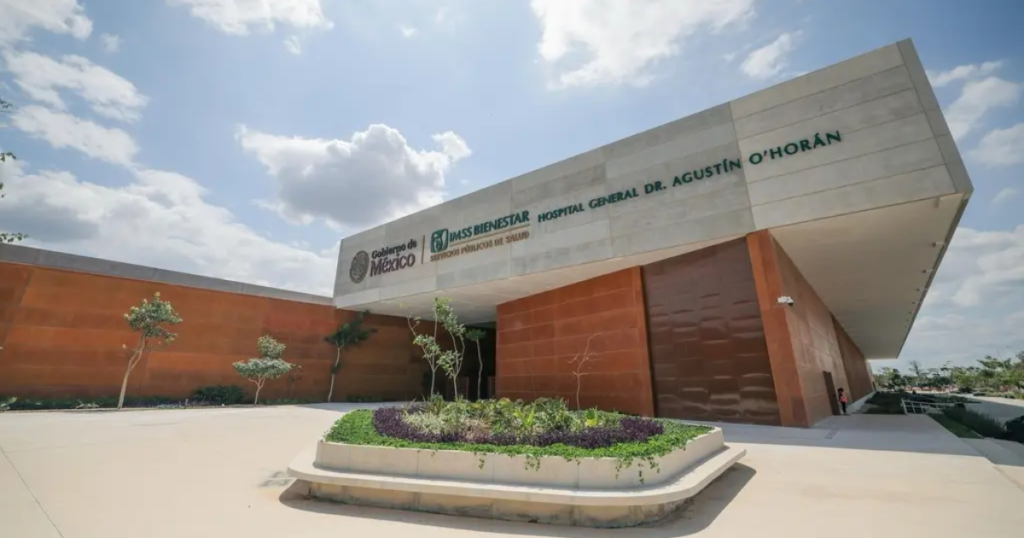 Inauguran en Yucatán el hospital público más grande de América Latina con IA y robots