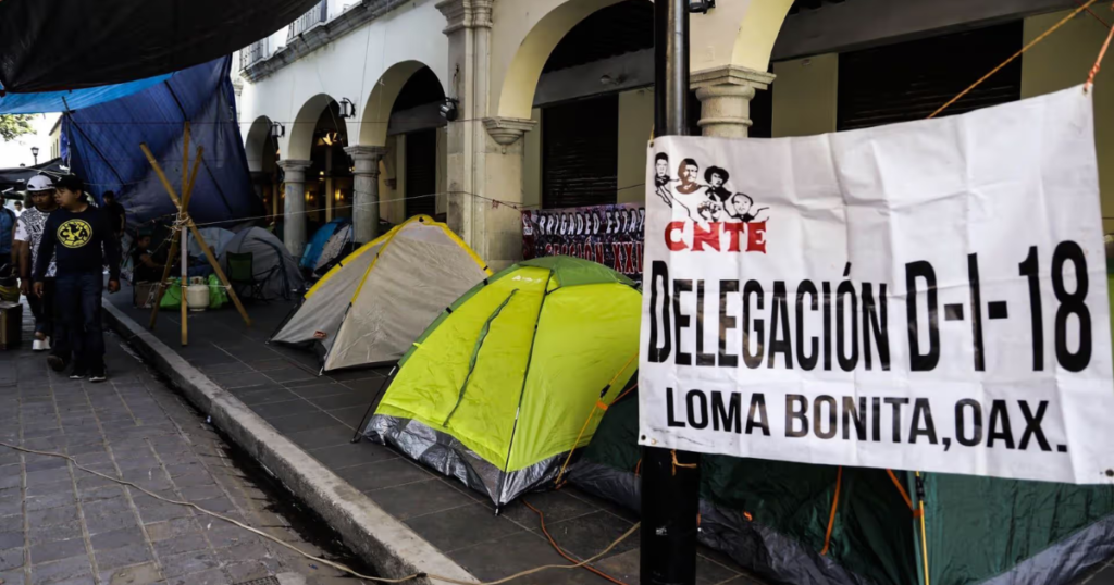 Bloqueos de la CNTE complican la movilidad en Oaxaca