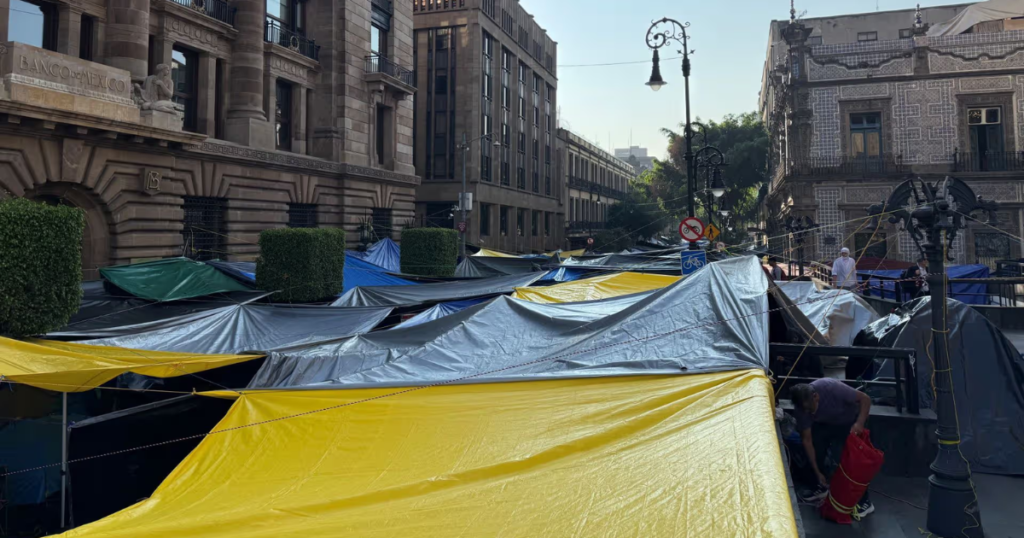 Crece plantón de la CNTE en CDMX; se espera llegada de más maestros