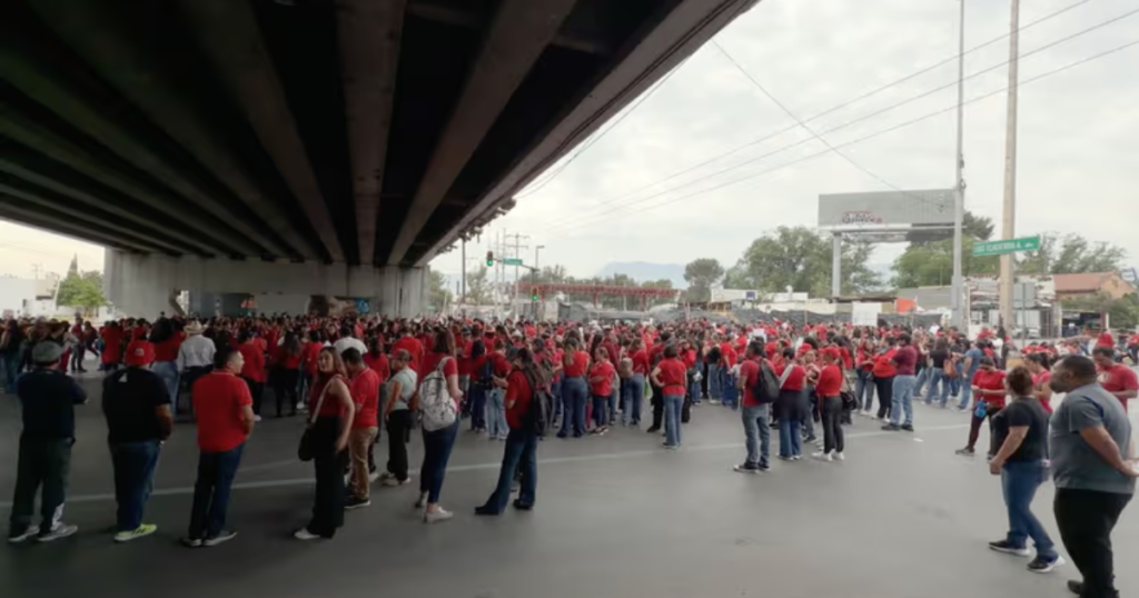 Bloqueos por paro nacional de la CNTE afectan la movilidad de miles de personas en Coahuila