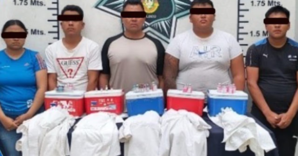 Detienen a falsos trabajadores de salud en jornadas de vacunación en Puebla