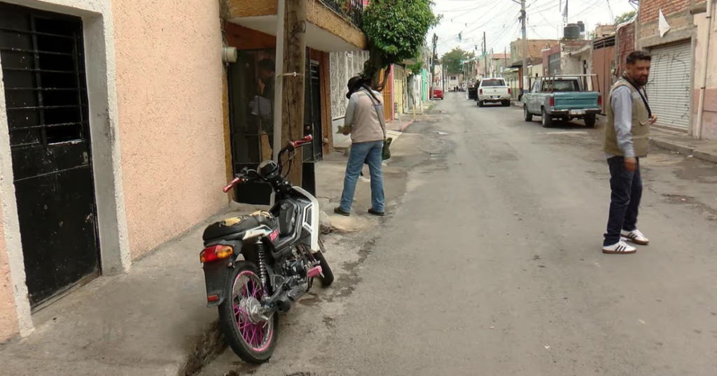 Brigadistas recorren Tonalá para frenar la reproducción del mosquito y proteger la salud de las familias