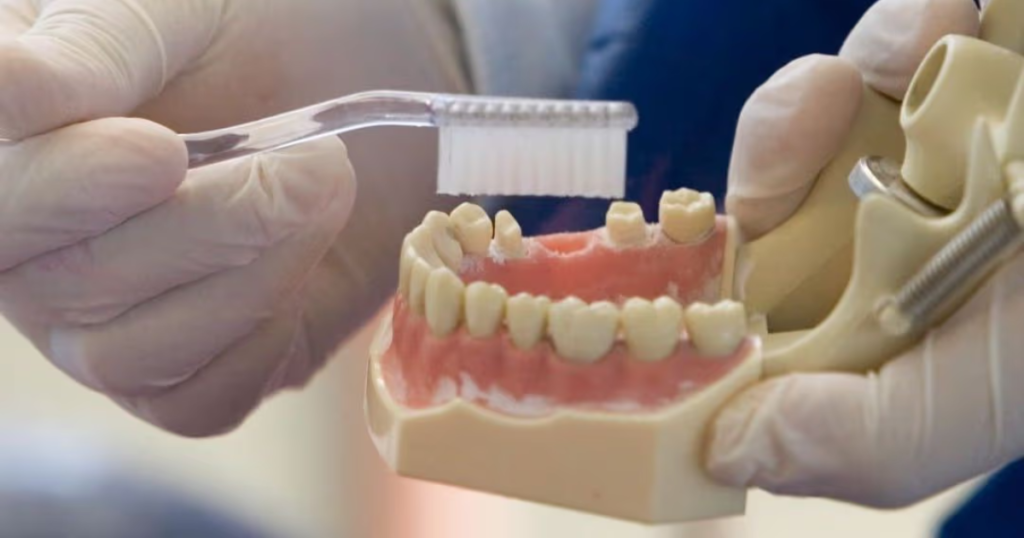 ¿Usas hilo dental? La ciencia revela que también podría beneficiar la salud del cerebro