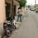 Brigadistas recorren Tonalá para frenar la reproducción del mosquito y proteger la salud de las familias