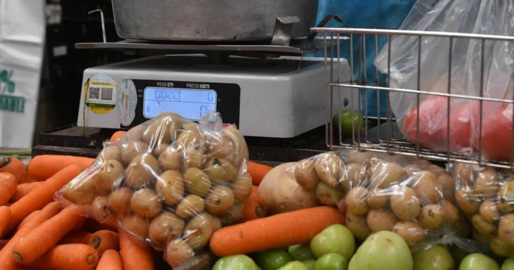 Adolescentes comen cada vez menos verduras; especialistas alertan por riesgos para su salud