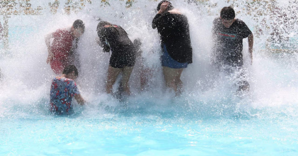  ¿El agua de las albercas puede causar ciclosporiasis? Esto recomiendan durante las vacaciones