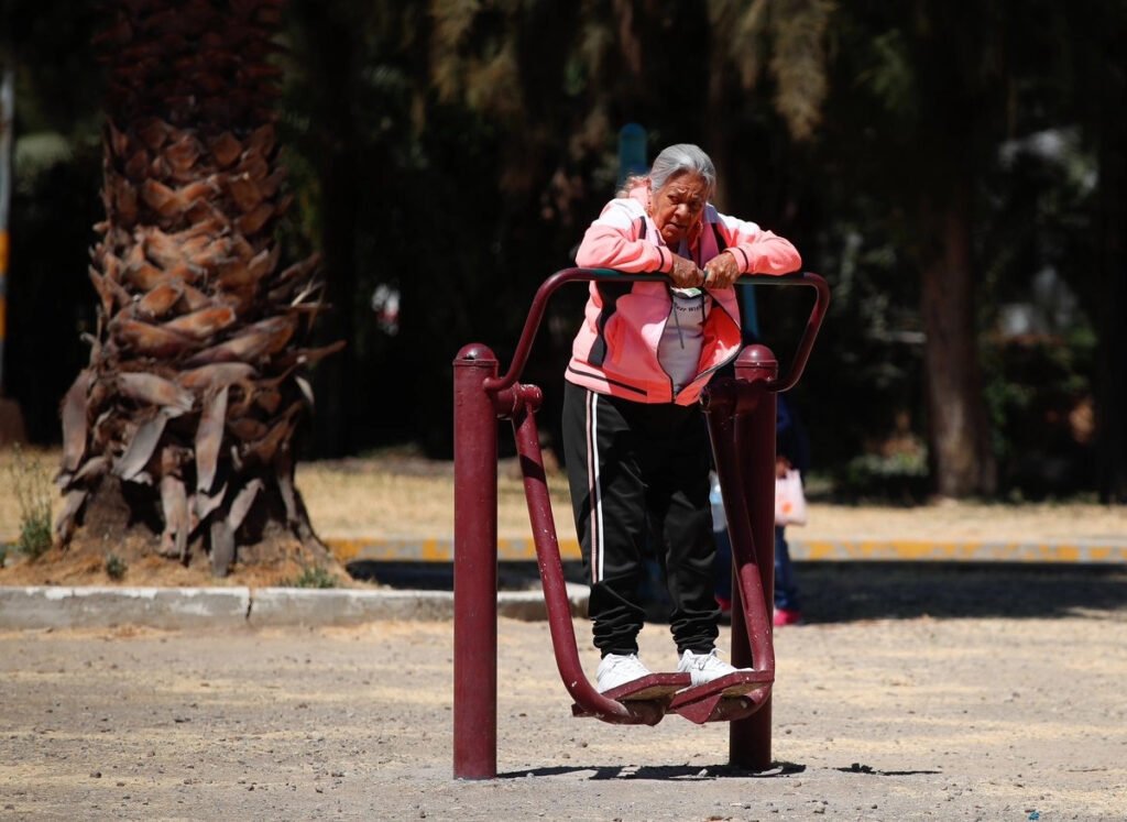 Nunca es tarde para moverse: dos amigas mayores hacen del ejercicio su mejor medicina