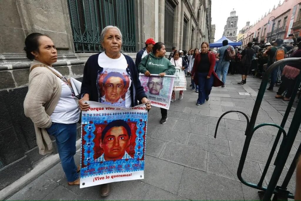 Familias de Ayotzinapa reconocen avances, pero advierten: aún falta encontrar a los 43