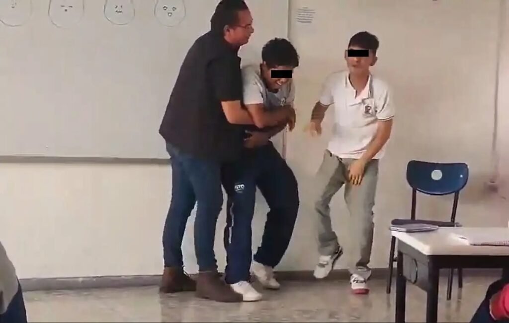 Conducta inapropiada en secundaria termina con el cese de un maestro en Guanajuato