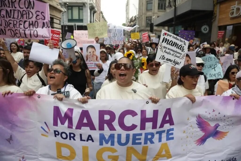 “No buscamos impulsar la muerte, sino humanizarla”: pacientes marchan por la eutanasia