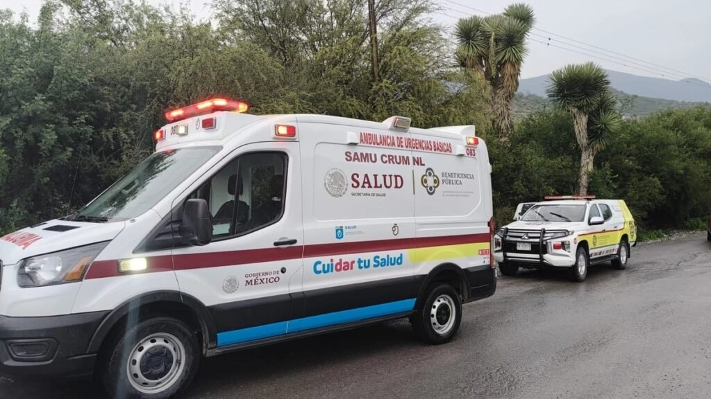 Impacta rayo a dos jóvenes durante tormenta en Nuevo León; ambos sobreviven