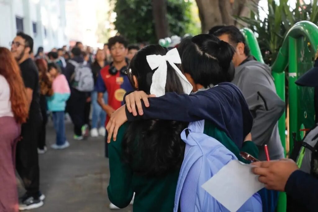 Entre nervios y sonrisas, millones de estudiantes regresan a clases en todo México