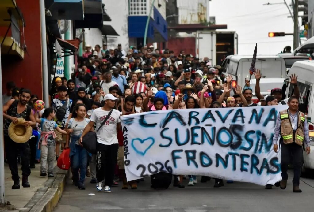 Con sus historias y esperanza, nueva caravana migrante sale de Tapachula