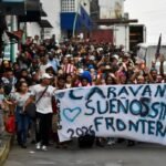 Con sus historias y esperanza, nueva caravana migrante sale de Tapachula