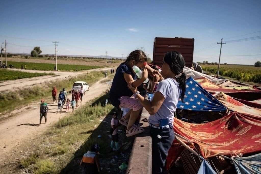 Huyen de la violencia y al buscar justicia encuentran nuevas barreras: la realidad de mujeres migrantes