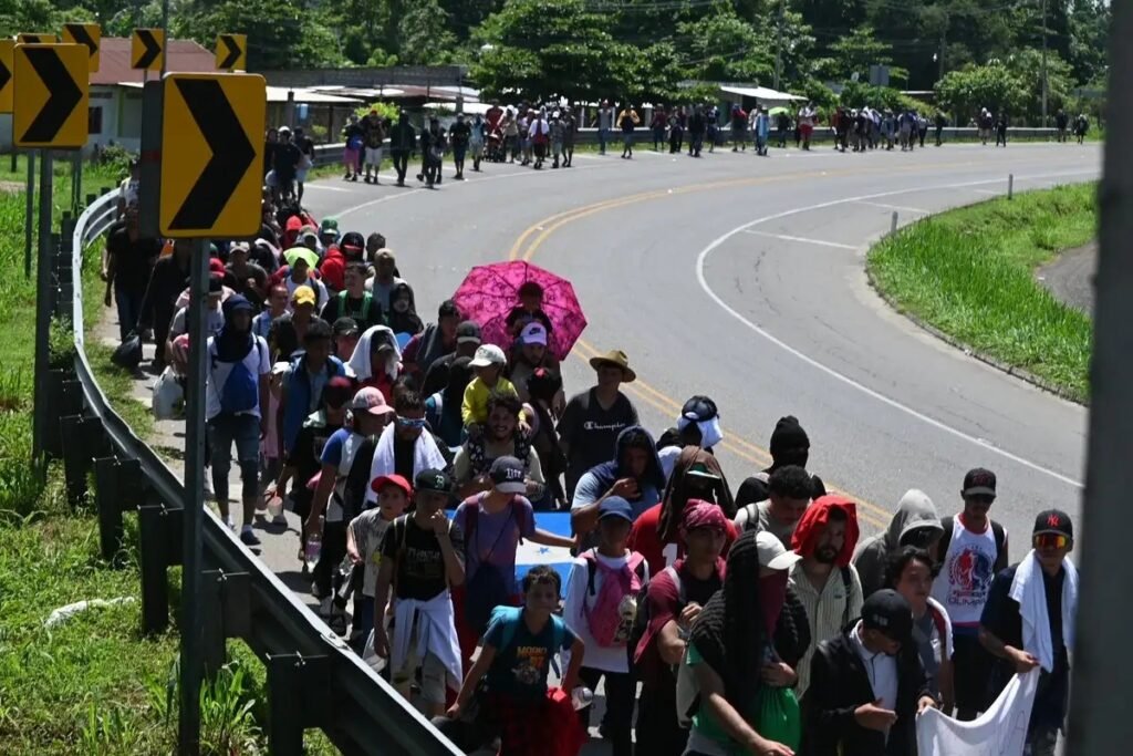 “Fe y Esperanza con Dios”: 300 migrantes llegan a Tapachula tras recorrer 35 kilómetros