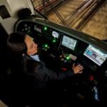Mientras la ciudad duerme, ella conduce: la historia de una operadora del Metro