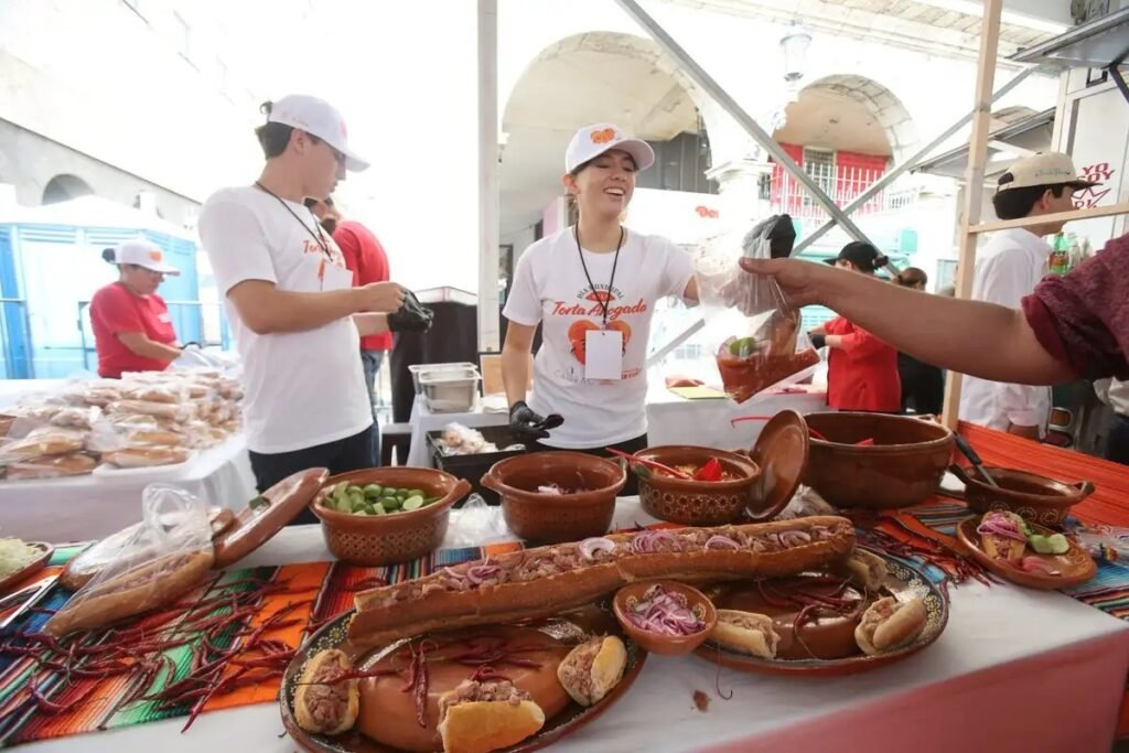 Tradición tapatía: reparten 25 mil tortas y el gasto estimado alcanza casi 4 mdp